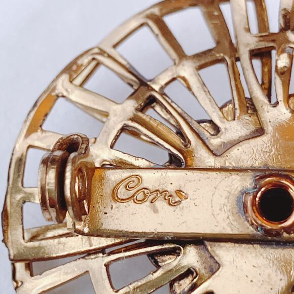 VTG Signed Coro Cameo Brooch Mid Century Gold Tone Openwork Rhinestone Pin 1950s - Picture 8 of 8